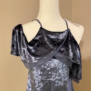 NWT WHBM cold shoulder crushed velvet top